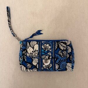 EUC Vera Bradley Pushlock Wristlet in the Blue Bayou pattern